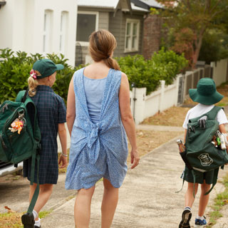 Au Pair walks kids to school